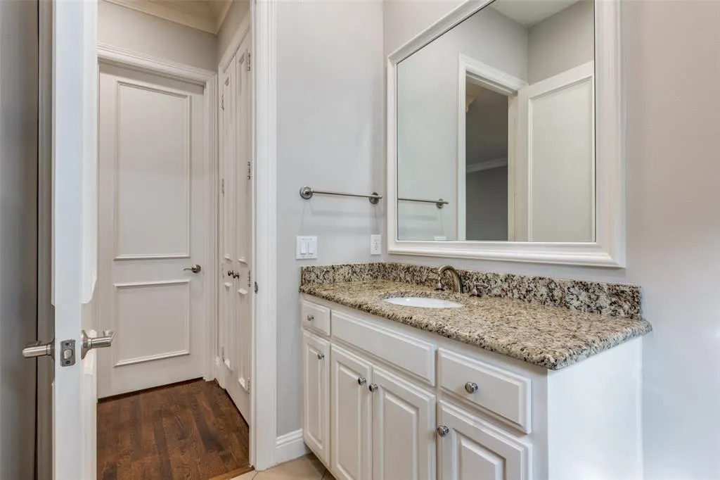 4502 Holland Avenue, #201