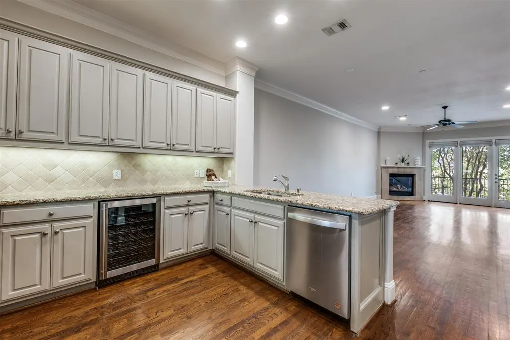 4502 Holland Avenue, #201