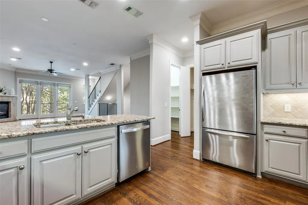 4502 Holland Avenue, #201