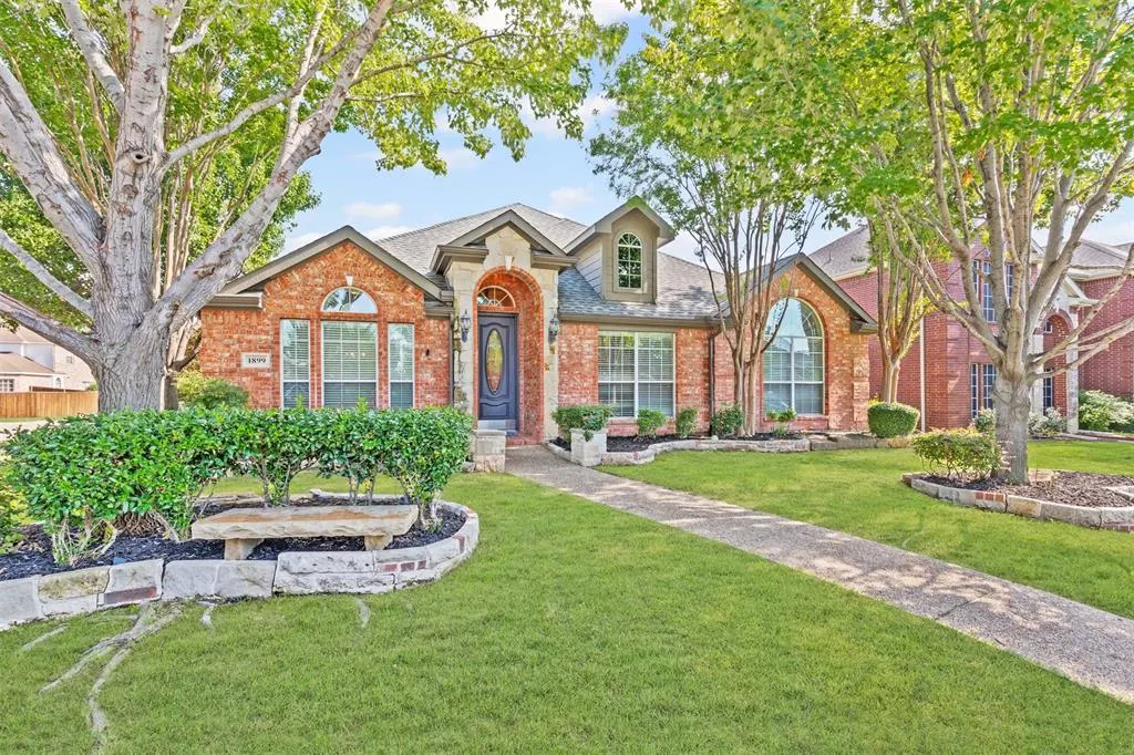 1899 Kings View Drive