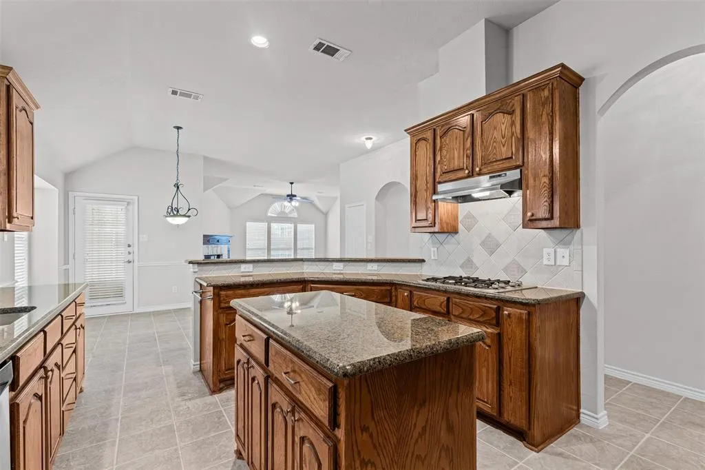 1899 Kings View Drive