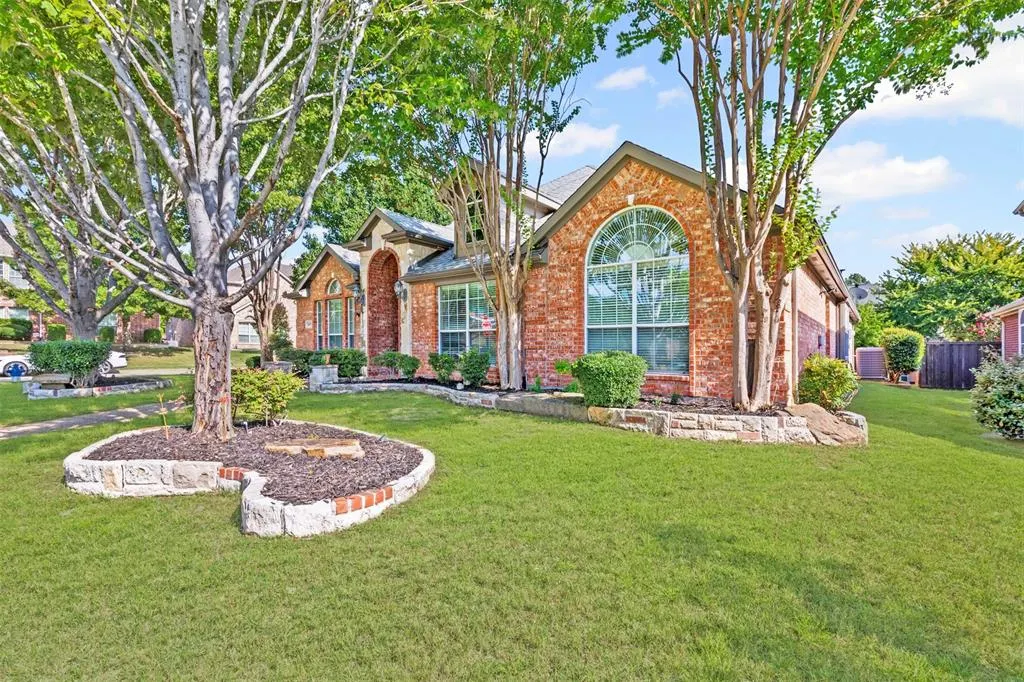 1899 Kings View Drive