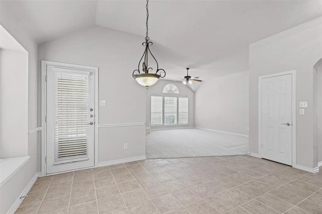 1899 Kings View Drive