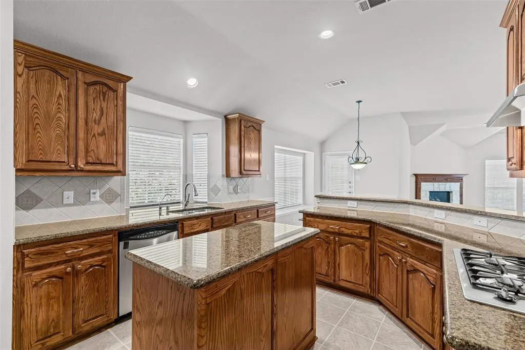 1899 Kings View Drive