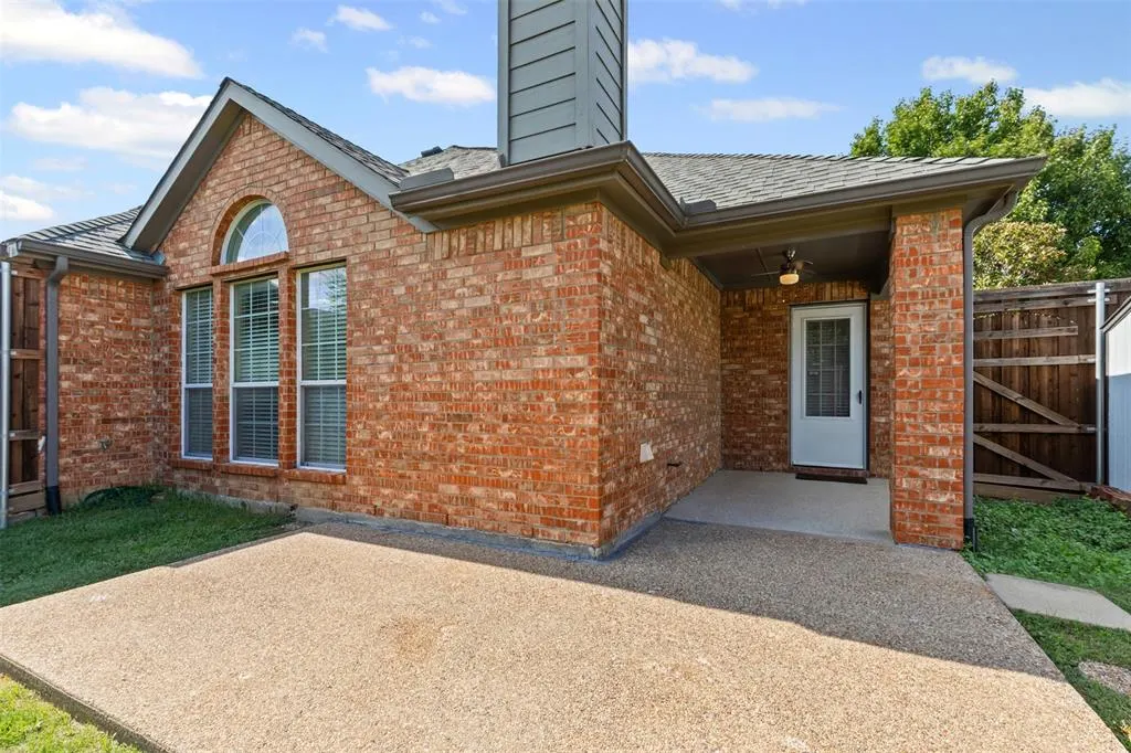 1899 Kings View Drive
