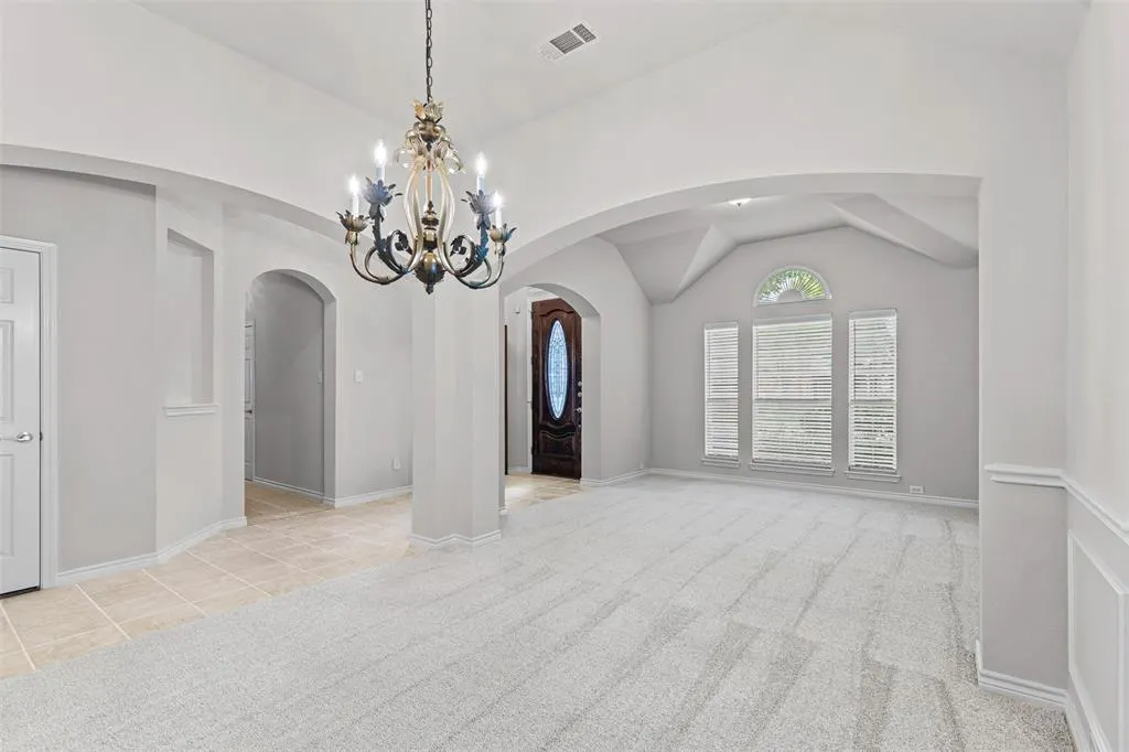 1899 Kings View Drive