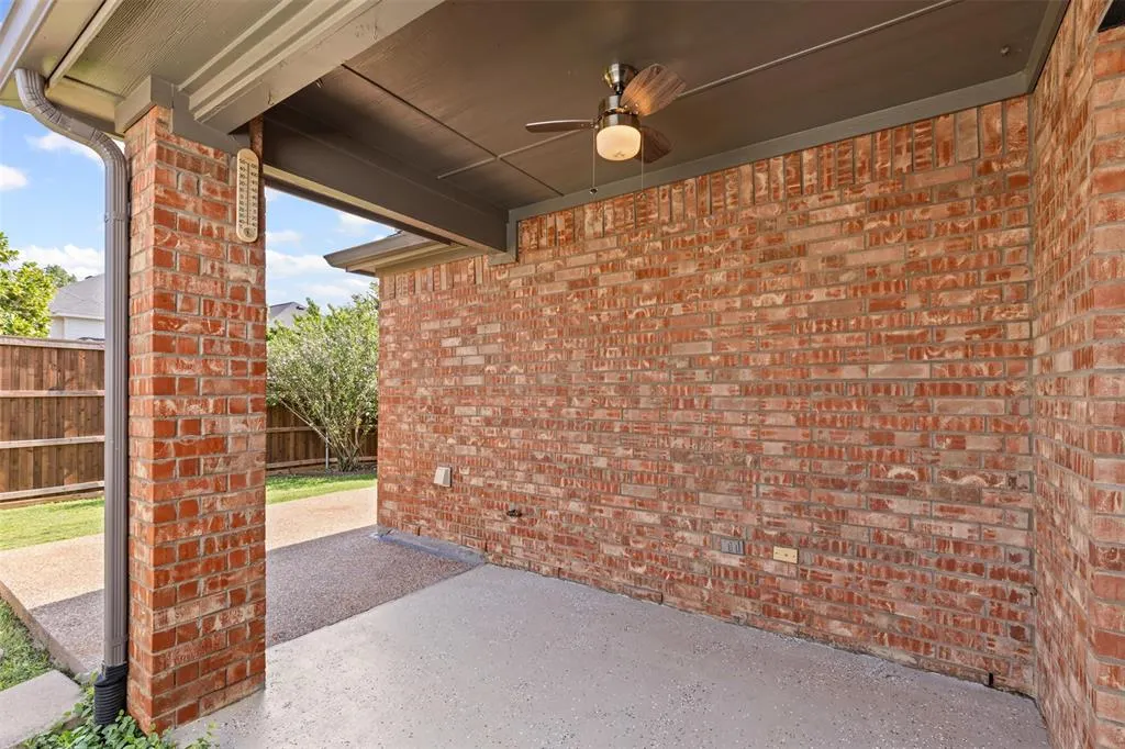 1899 Kings View Drive