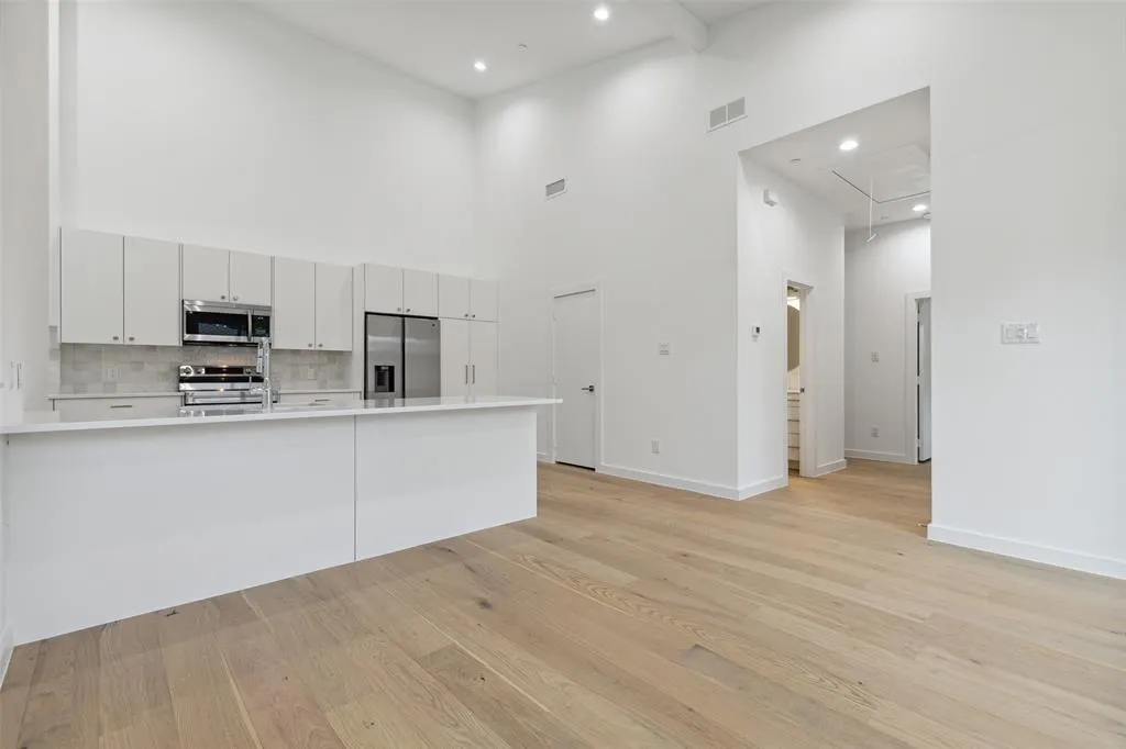 6201 Oram Street, #4