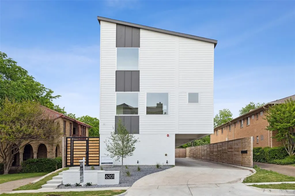6201 Oram Street, #4