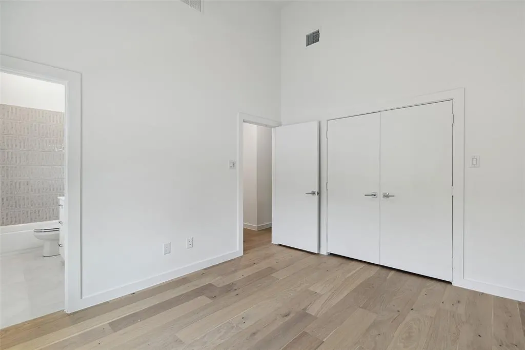 6201 Oram Street, #4