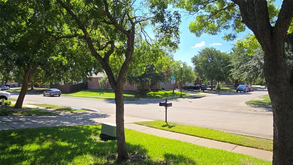 6800 Oak Falls Drive
