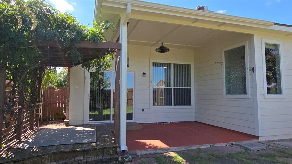 6800 Oak Falls Drive