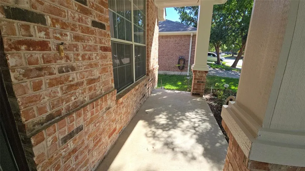 6800 Oak Falls Drive