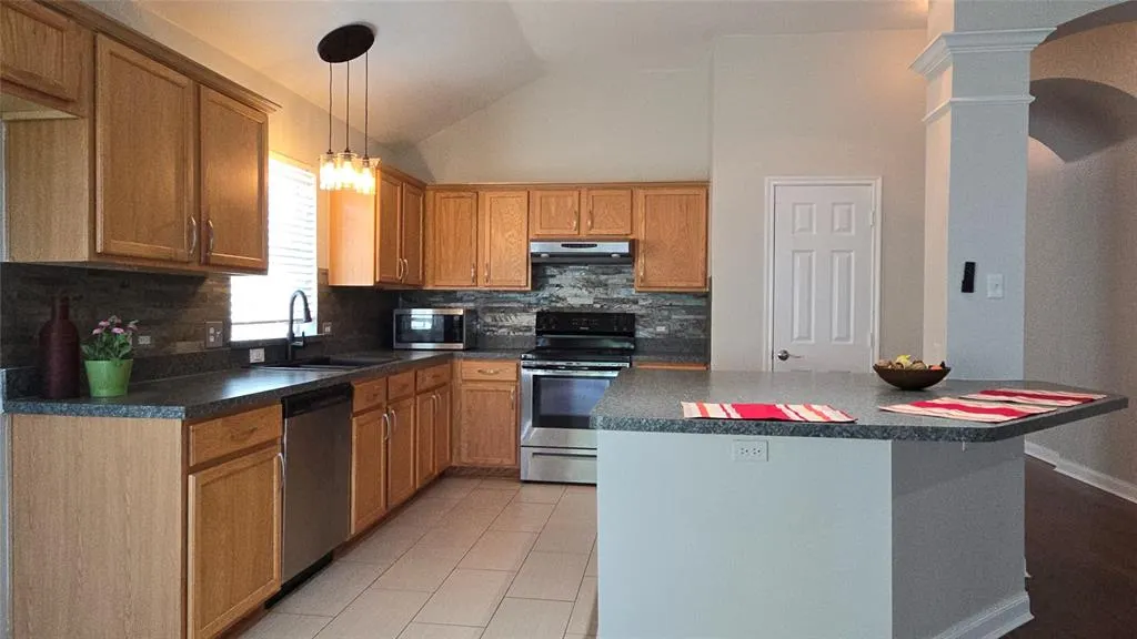 6800 Oak Falls Drive