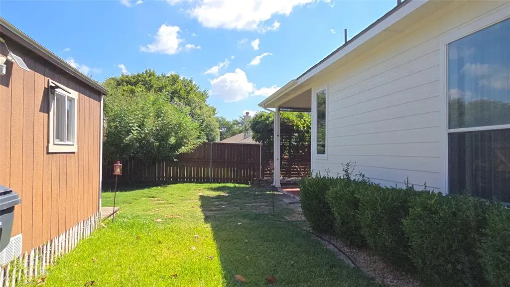 6800 Oak Falls Drive