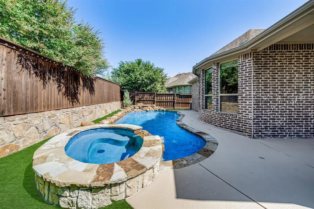 3341 Man O War Road
