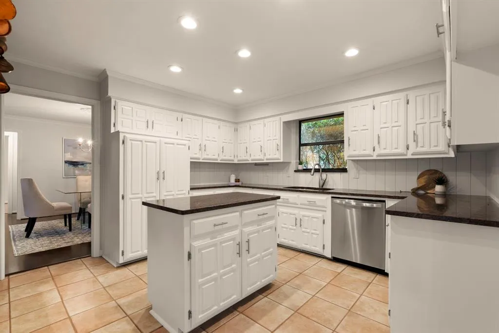 9215 Club Glen Drive
