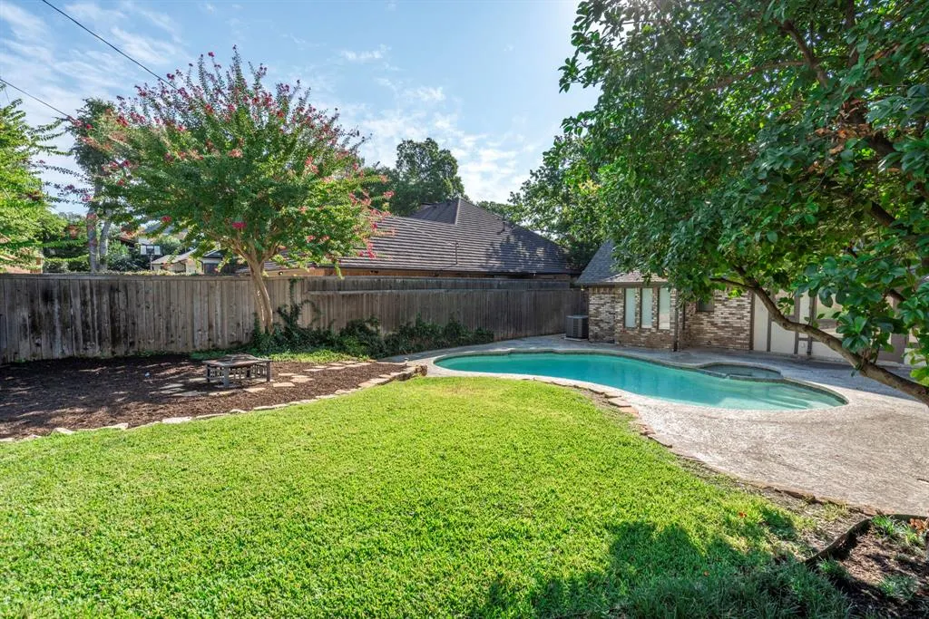 9215 Club Glen Drive