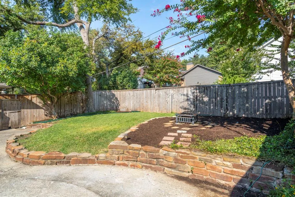 9215 Club Glen Drive