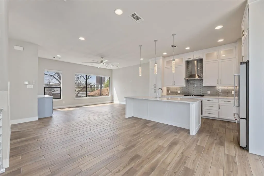 4522 Deere Street, #105