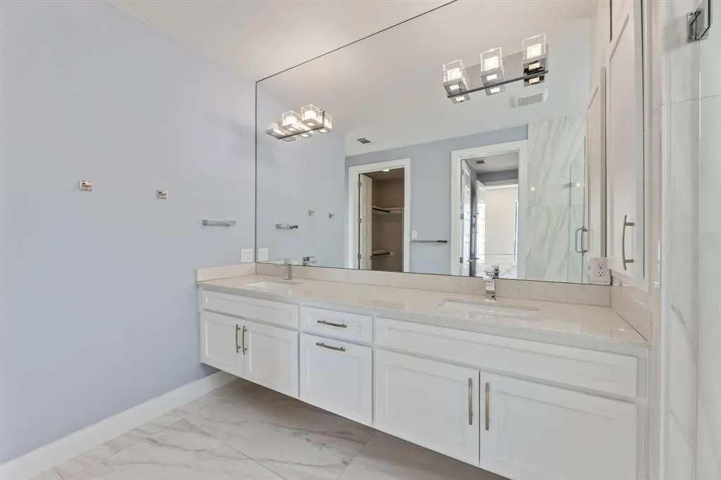 4522 Deere Street, #105