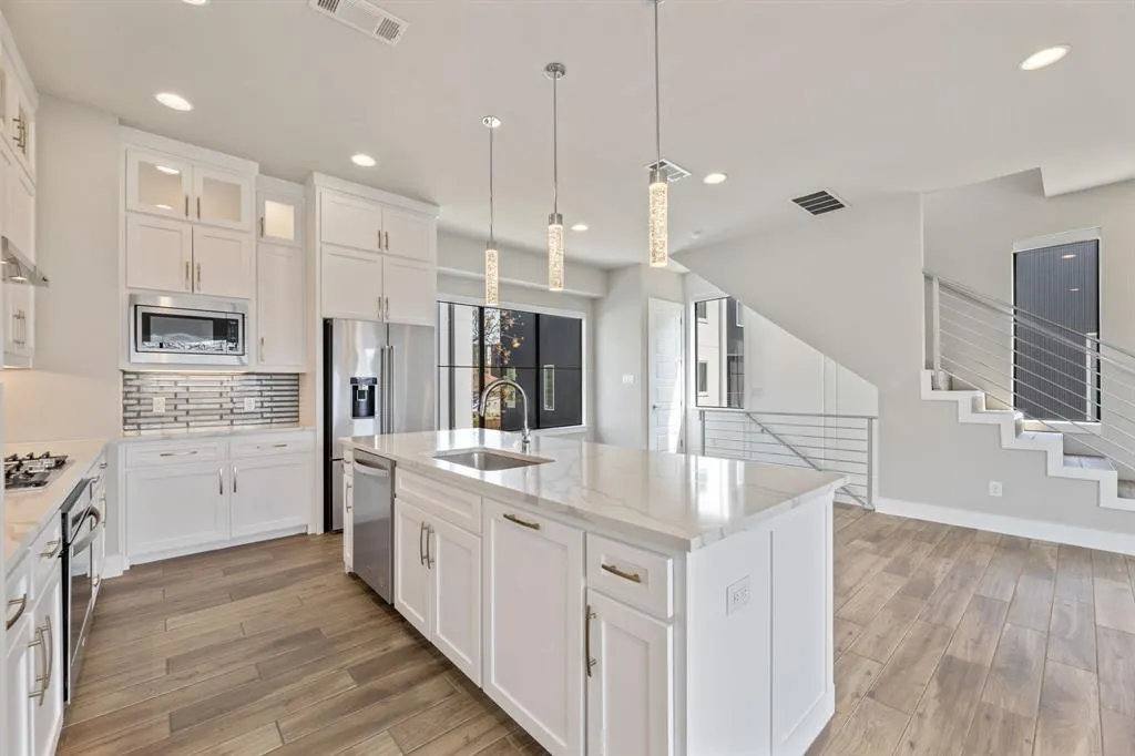 4522 Deere Street, #105