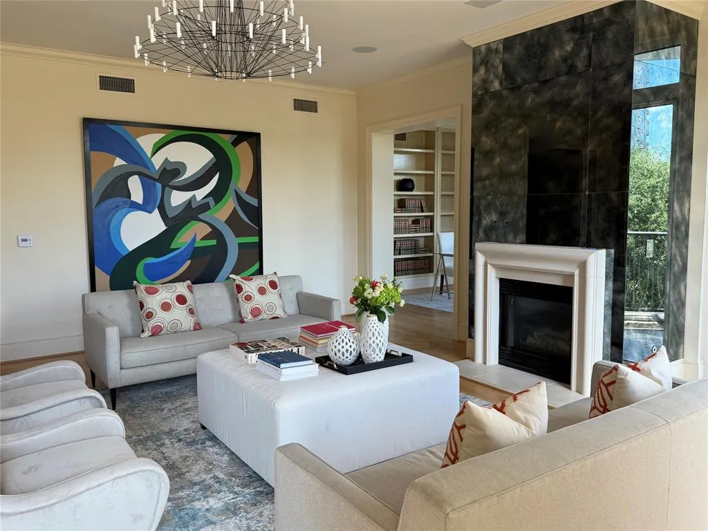3505 Turtle Creek Boulevard, #2A