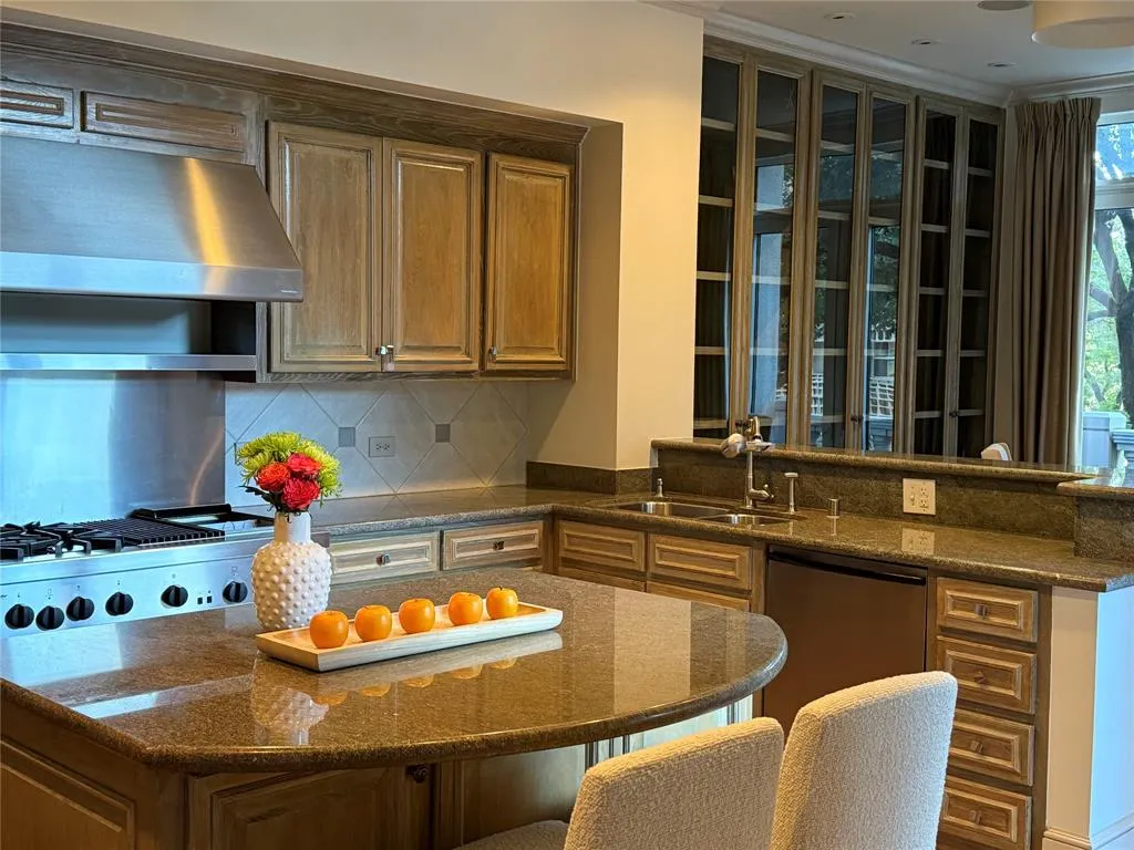 3505 Turtle Creek Boulevard, #2A