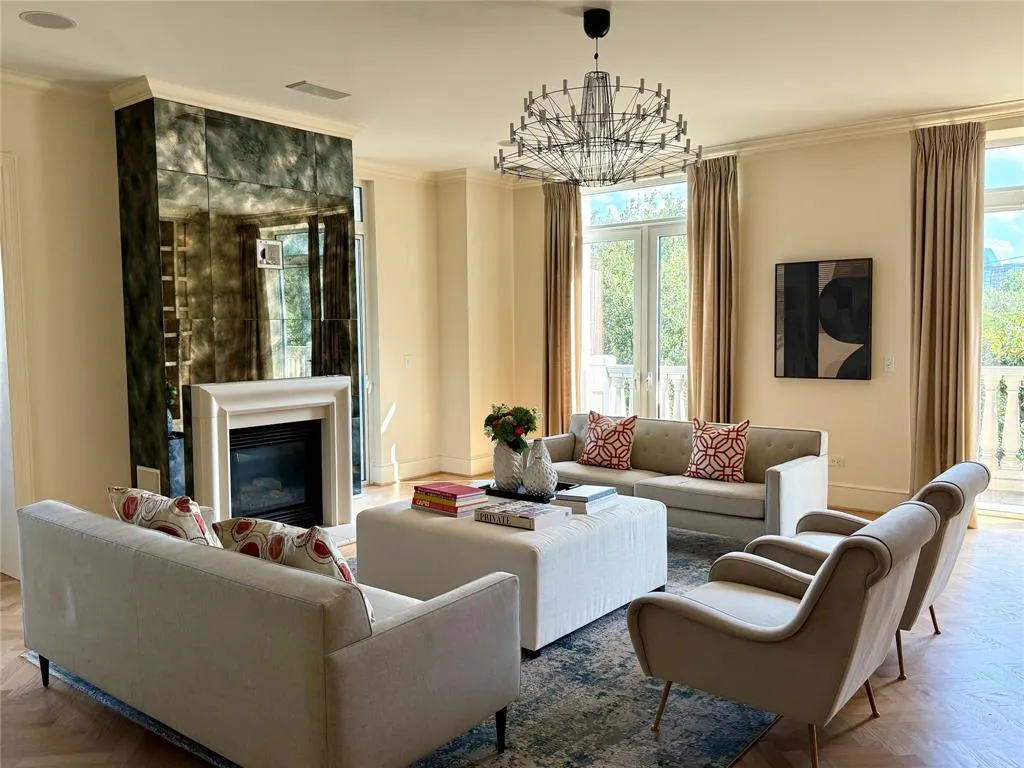 3505 Turtle Creek Boulevard, #2A