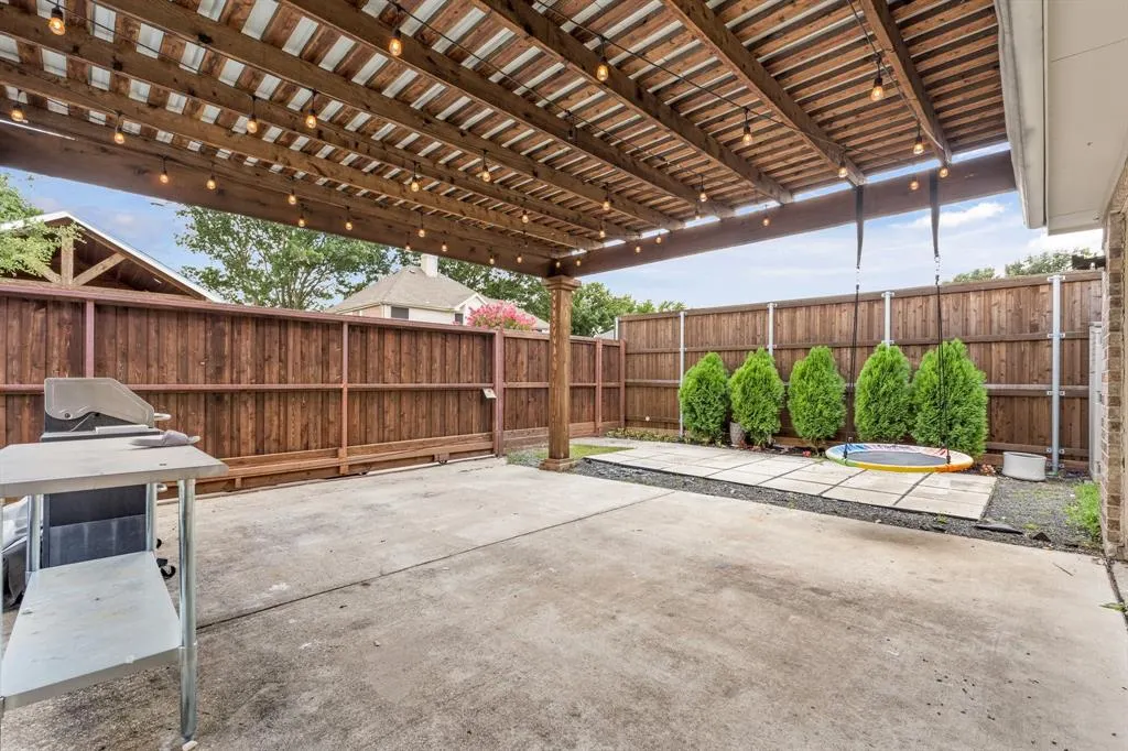 624 Mossycup Oak Drive