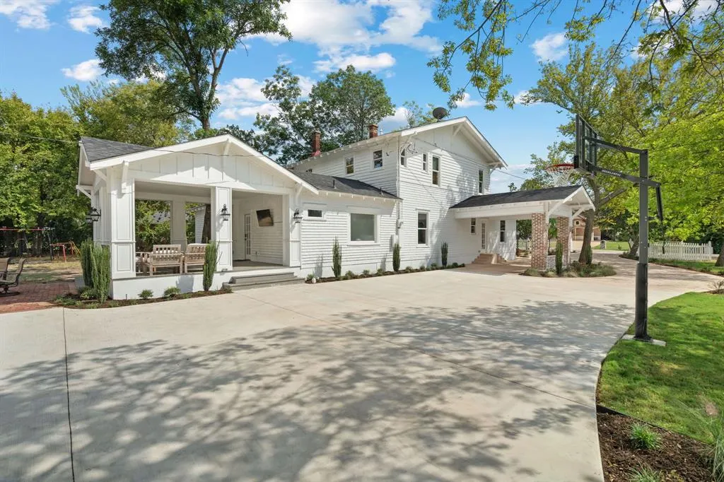 307 Huffhines Street
