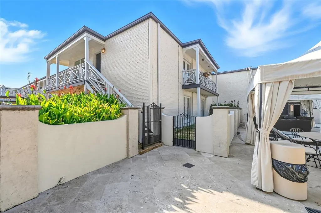 5927 E University Boulevard, #221