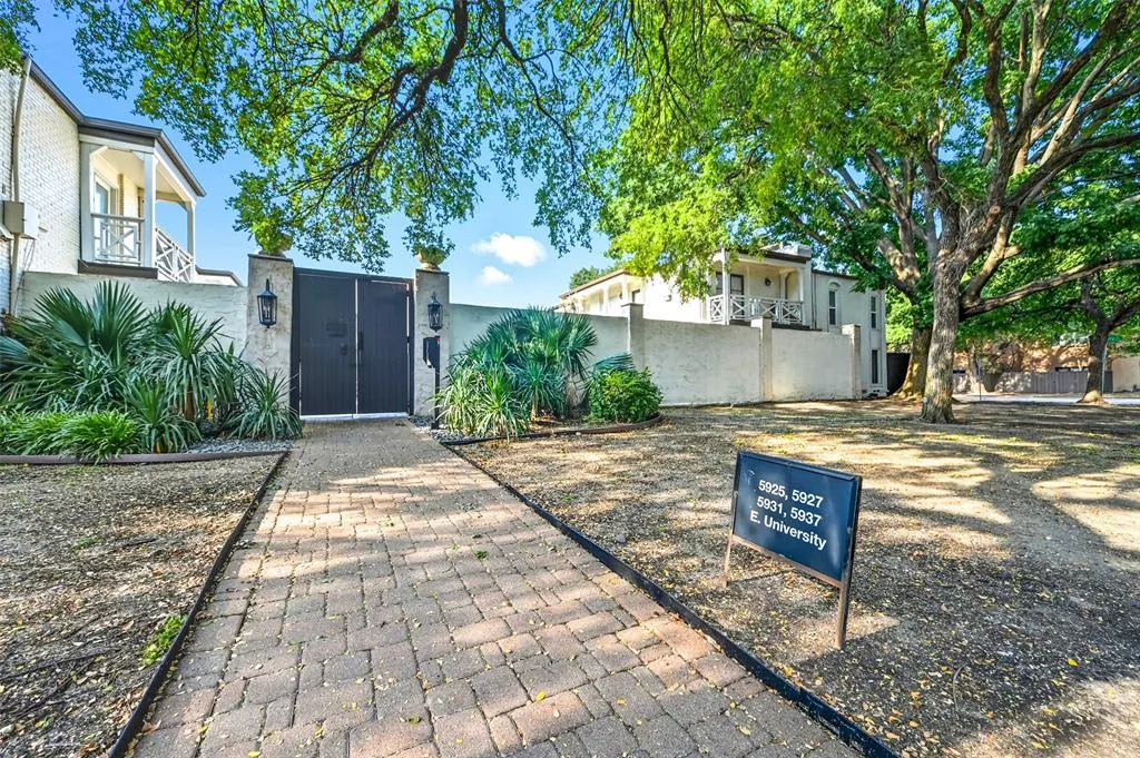 5927 E University Boulevard, #221