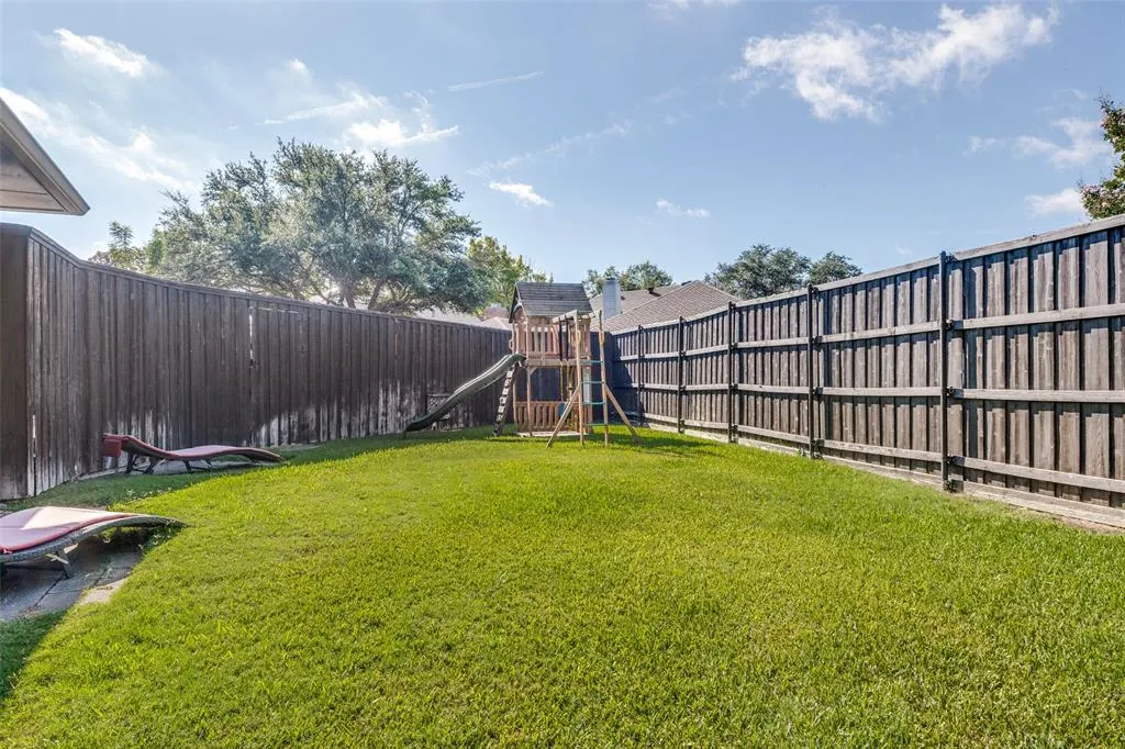 2700 Ithaca Court
