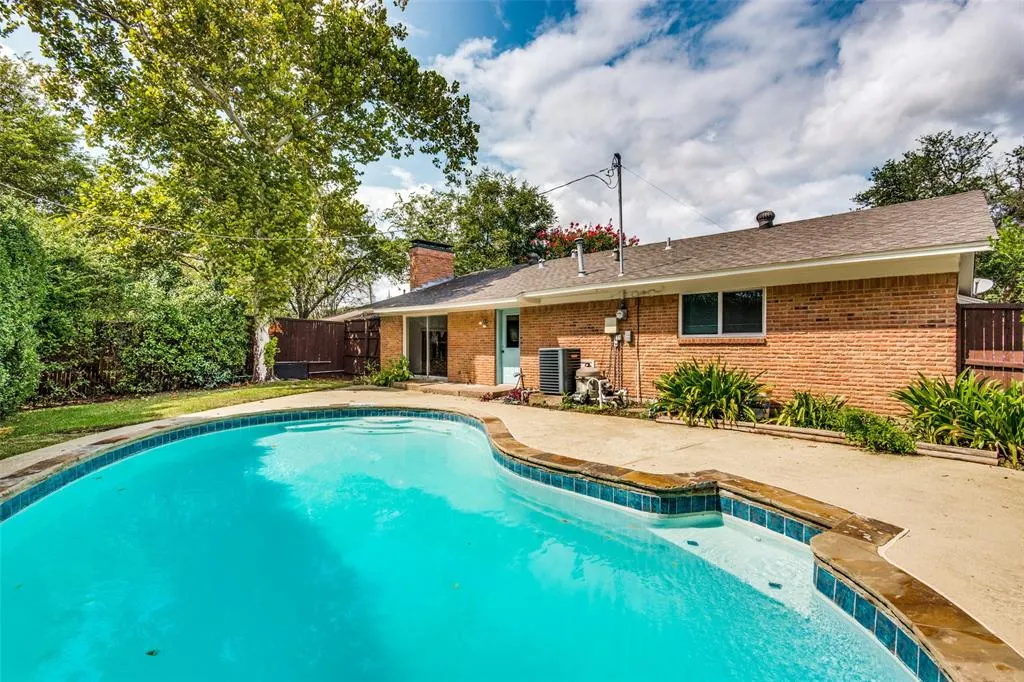 525 Salem Drive