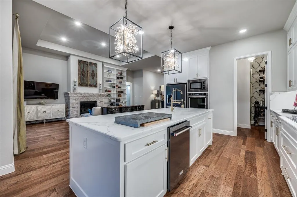 8620 Autumn Lake Trail