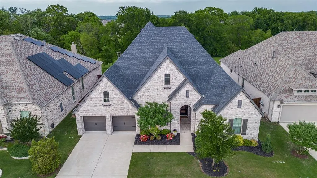 8620 Autumn Lake Trail