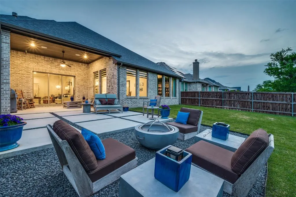 8620 Autumn Lake Trail