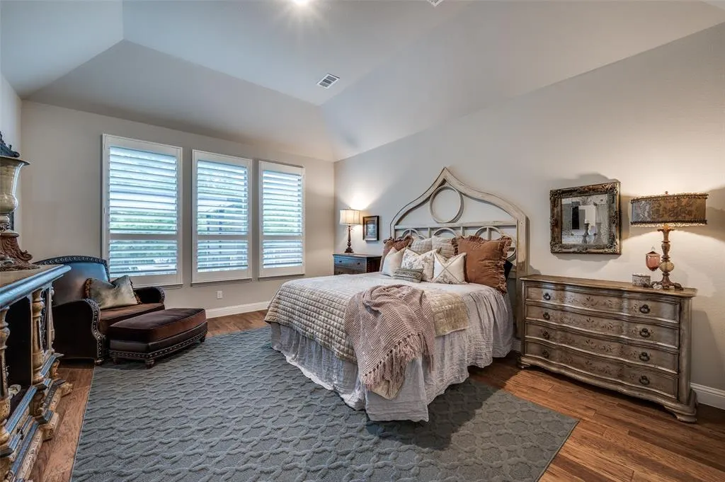8620 Autumn Lake Trail