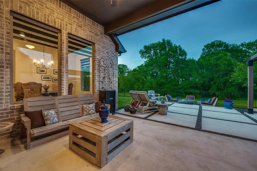8620 Autumn Lake Trail