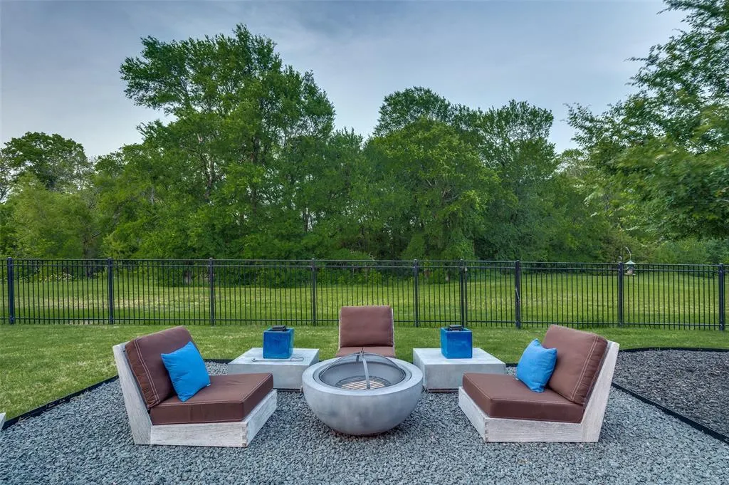 8620 Autumn Lake Trail