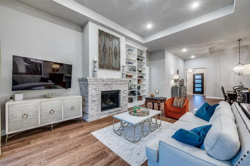 8620 Autumn Lake Trail