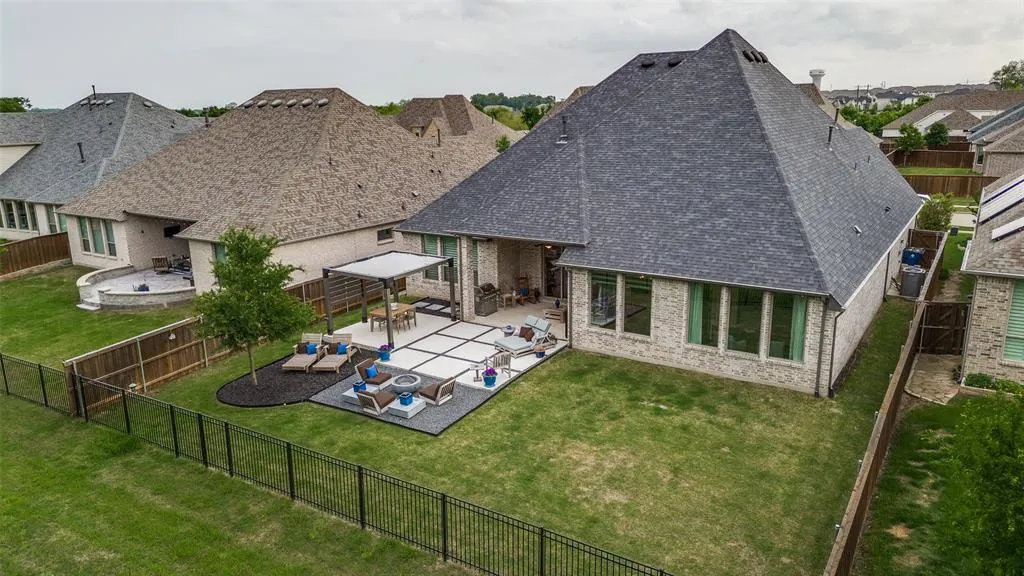 8620 Autumn Lake Trail