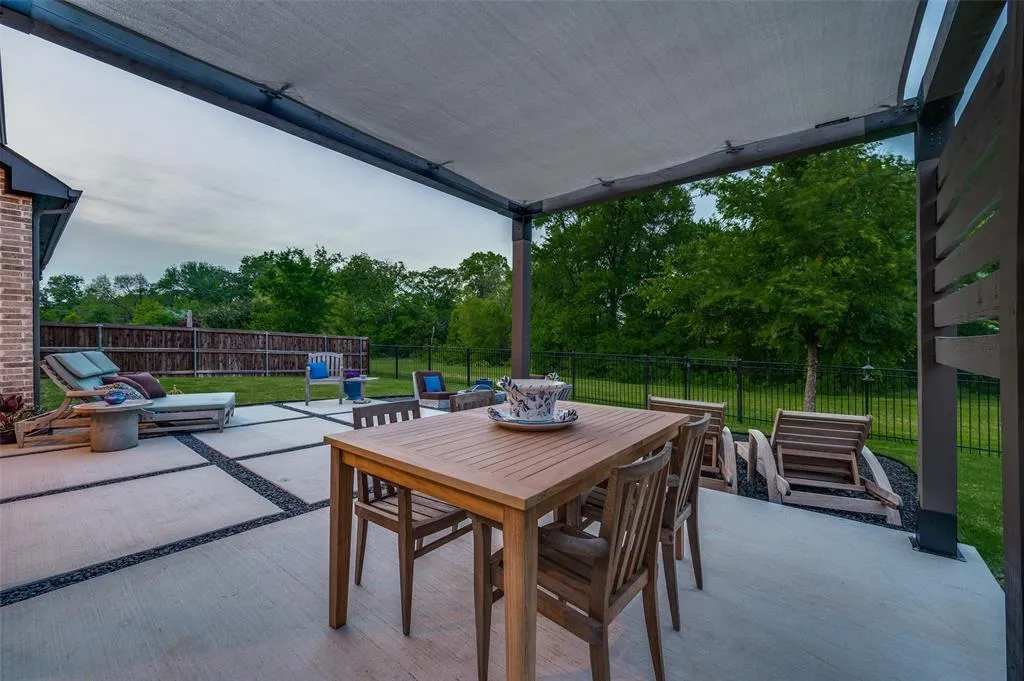 8620 Autumn Lake Trail