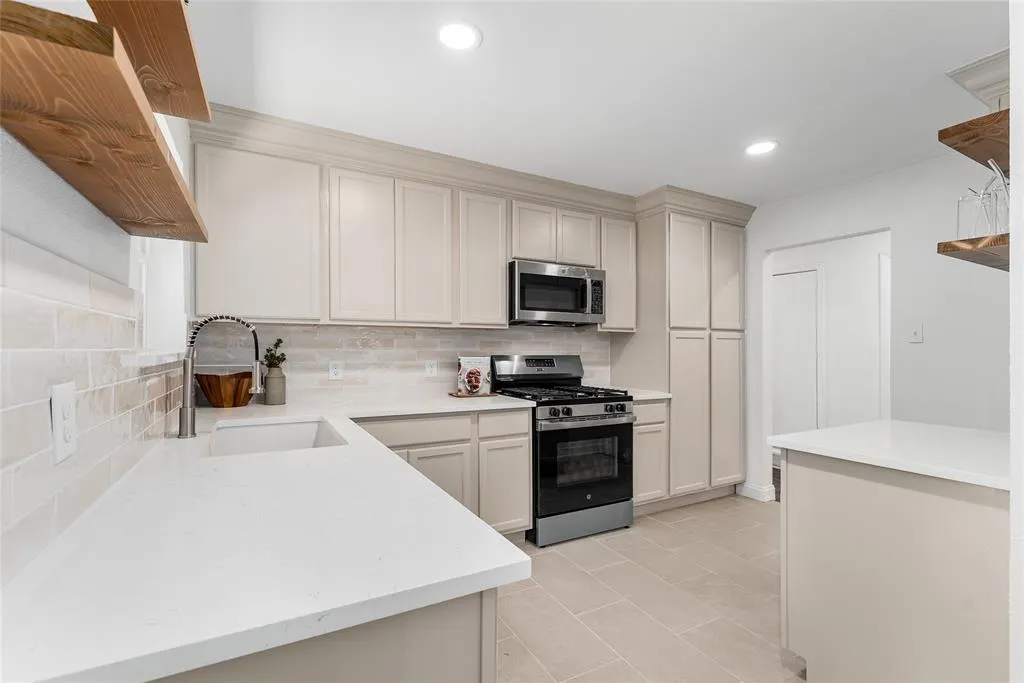 2609 Fenwick Drive