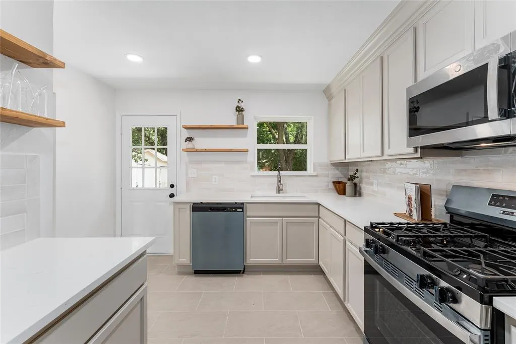2609 Fenwick Drive