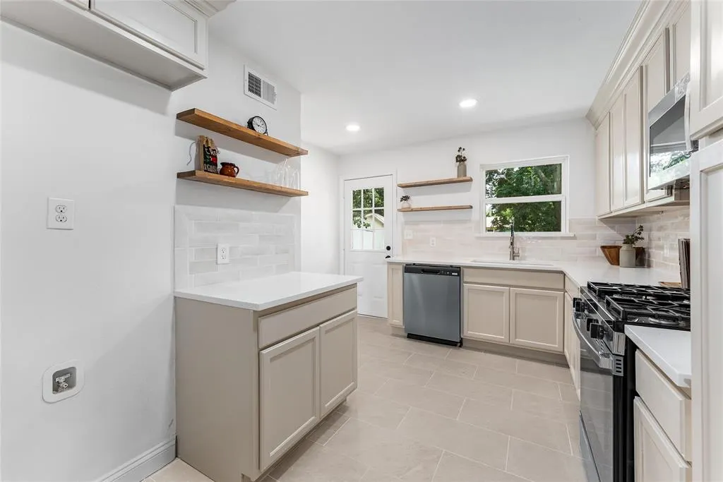 2609 Fenwick Drive