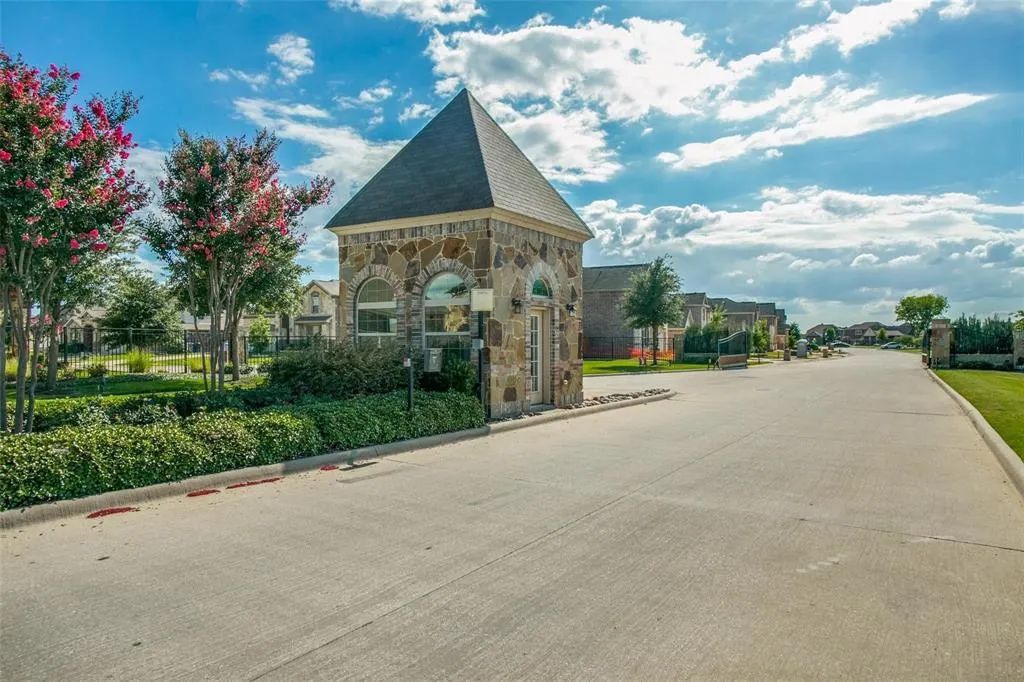 5001 Bluewater Drive