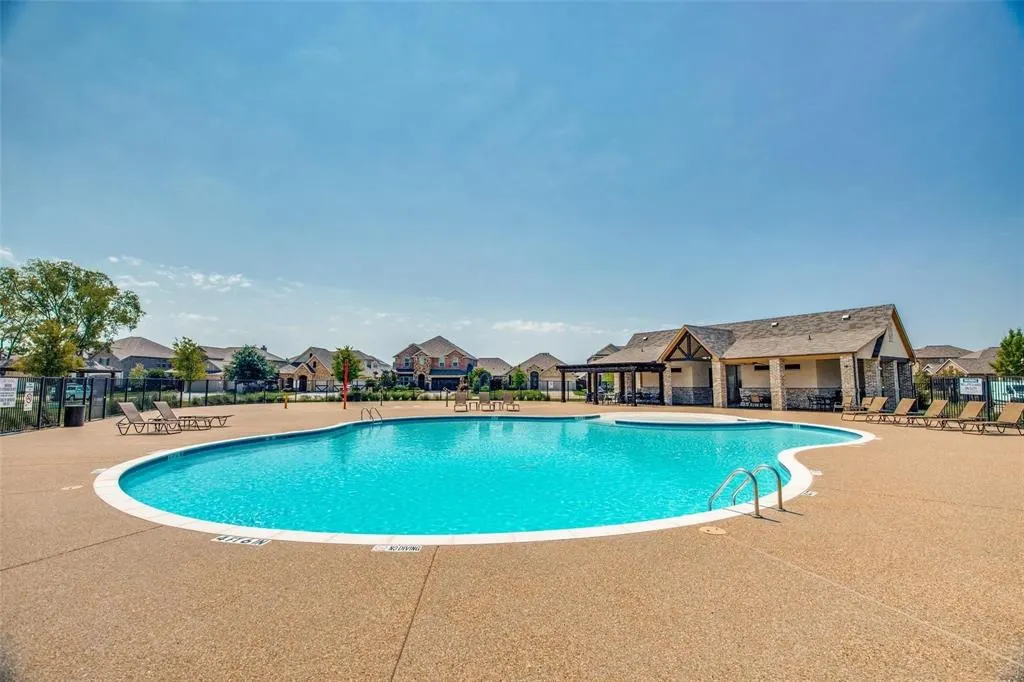5001 Bluewater Drive