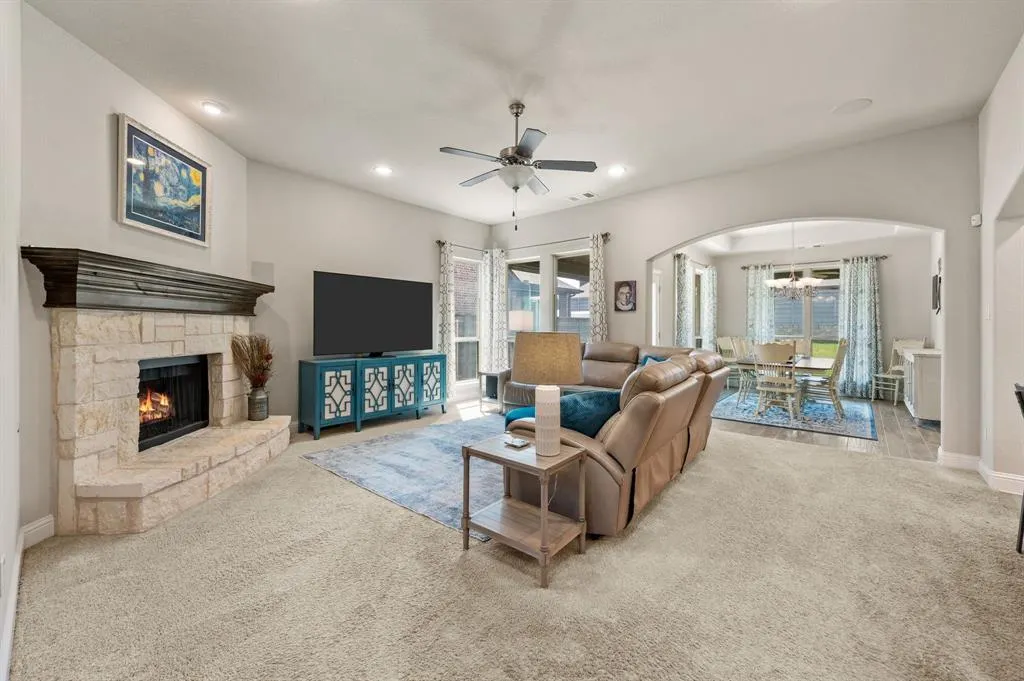 708 Parkland Drive